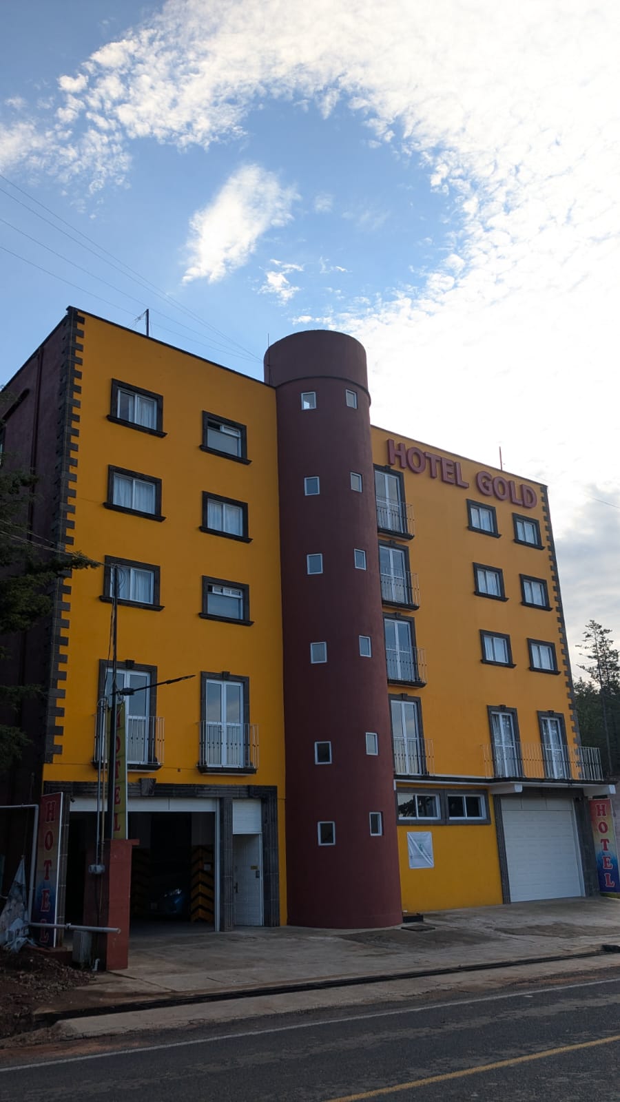 Fachada del Hotel Gold en El Oro de Hidalgo